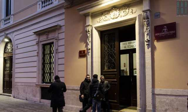 Covid in Puglia: stop alle lezioni in presenza per le ultime tre classi delle superiori